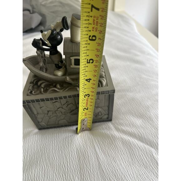 Steamboat Willie Disney Showcase Collection Mickey Mouse Figure Box - Picture 5 of 5